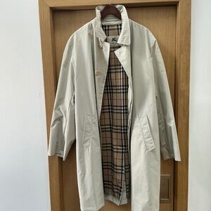 Burberry Men’s Waterproof Beige Car Coat with removable wool lining Size 40L